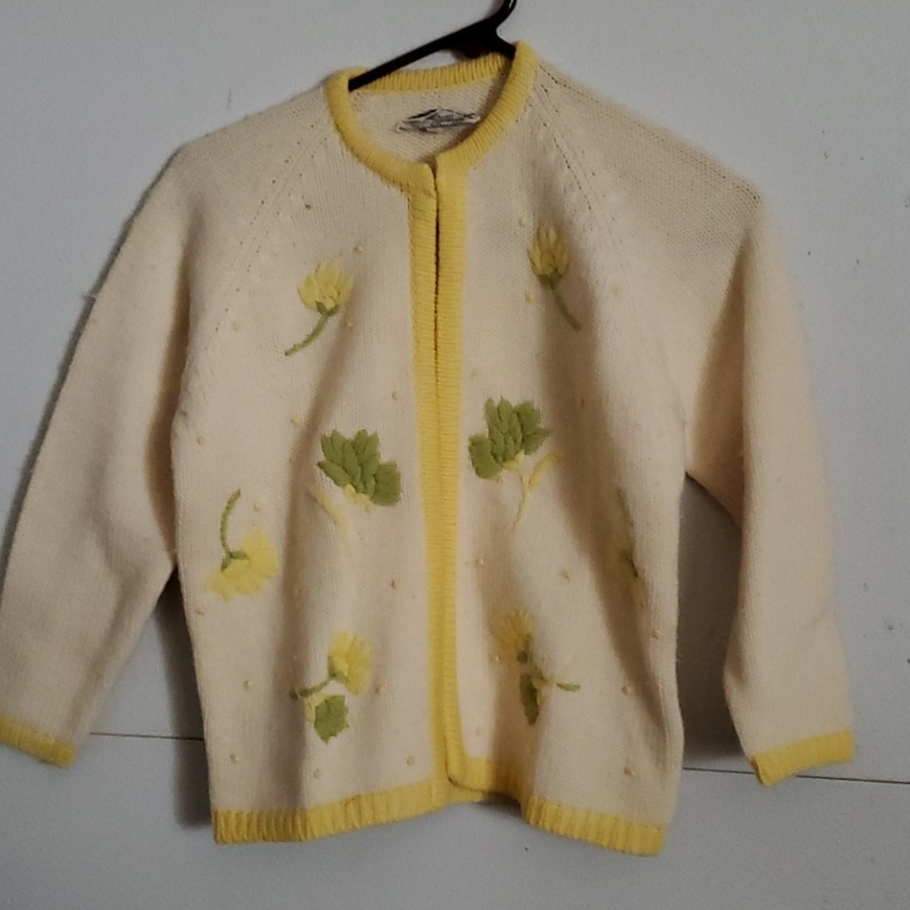 Vinatage yellow wool sweater